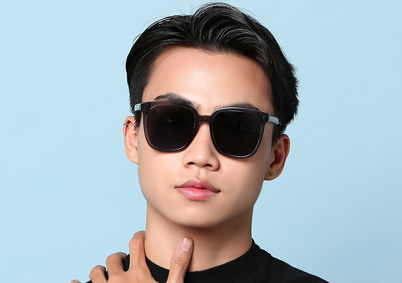 Mắt kính sở hữu thiết kế cổ điển nhưng vẫn không kém phần tinh tế